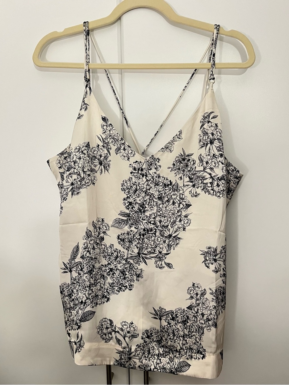 Cream Satin Toile Floral Print V Neck Strappy Blouse Tank Top NWT size medium